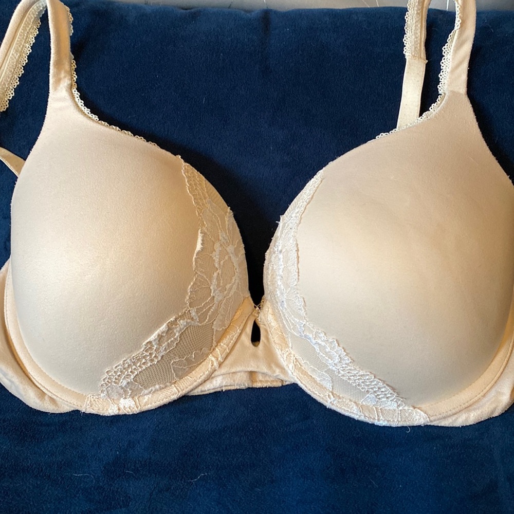 Victoria’s Secret 36D bra